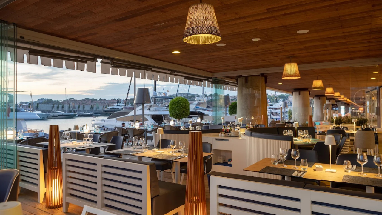 Blue Nest interior atmosphere